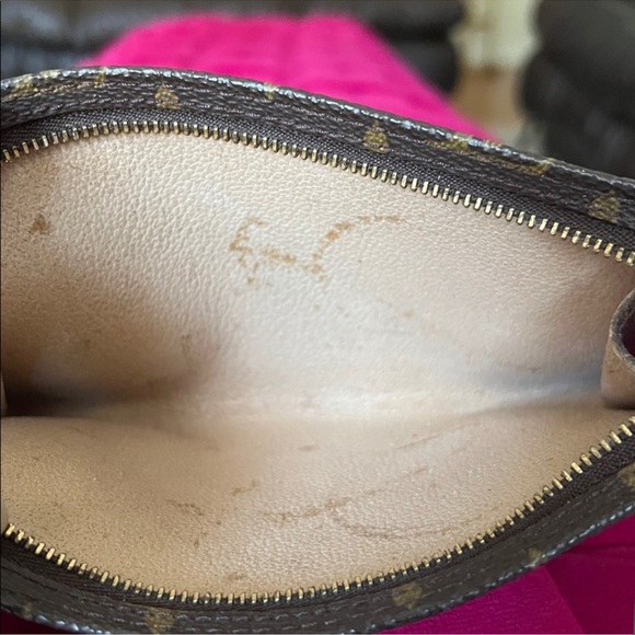 Louis Vuitton Vintage Monogram Toiletry Pouch 15 - Picture 14 of 16